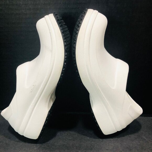 CROCS Women's 8 White Work Shoes Nurse Food Industry Non Slip - Picture 5 of 11